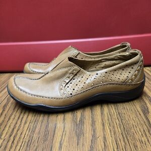 Clarks Women's Tan Loafers